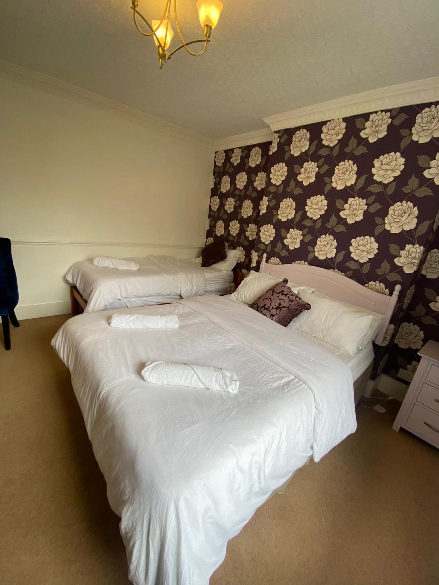 مبيت وإفطار Dinton  The Penruddocke Arms المظهر الخارجي الصورة