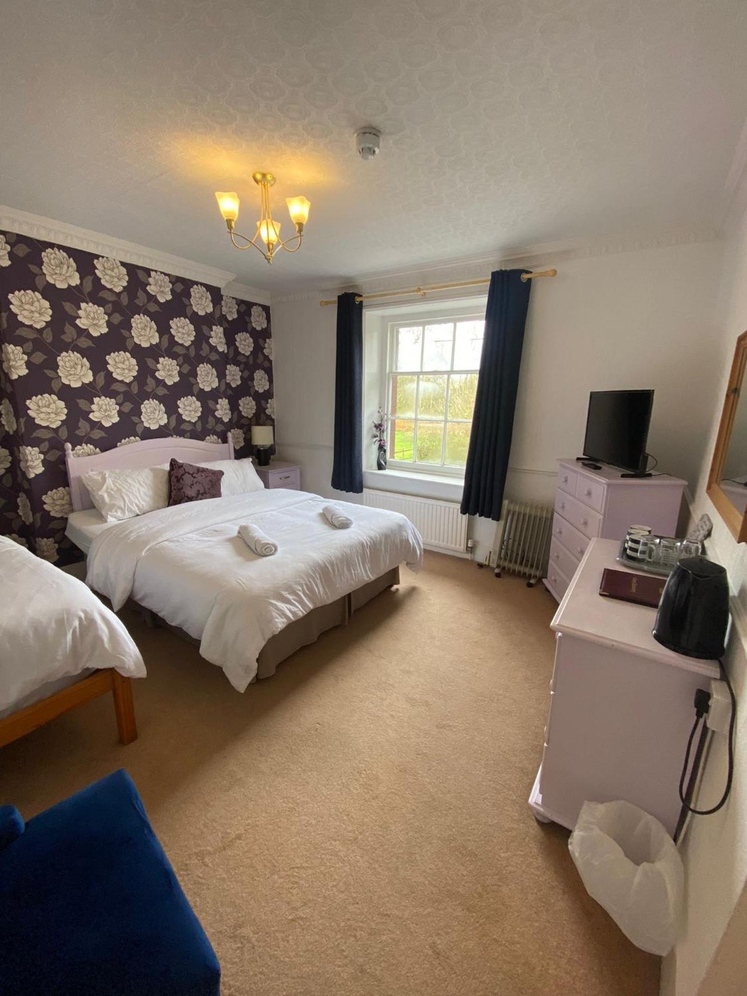 مبيت وإفطار Dinton  The Penruddocke Arms المظهر الخارجي الصورة