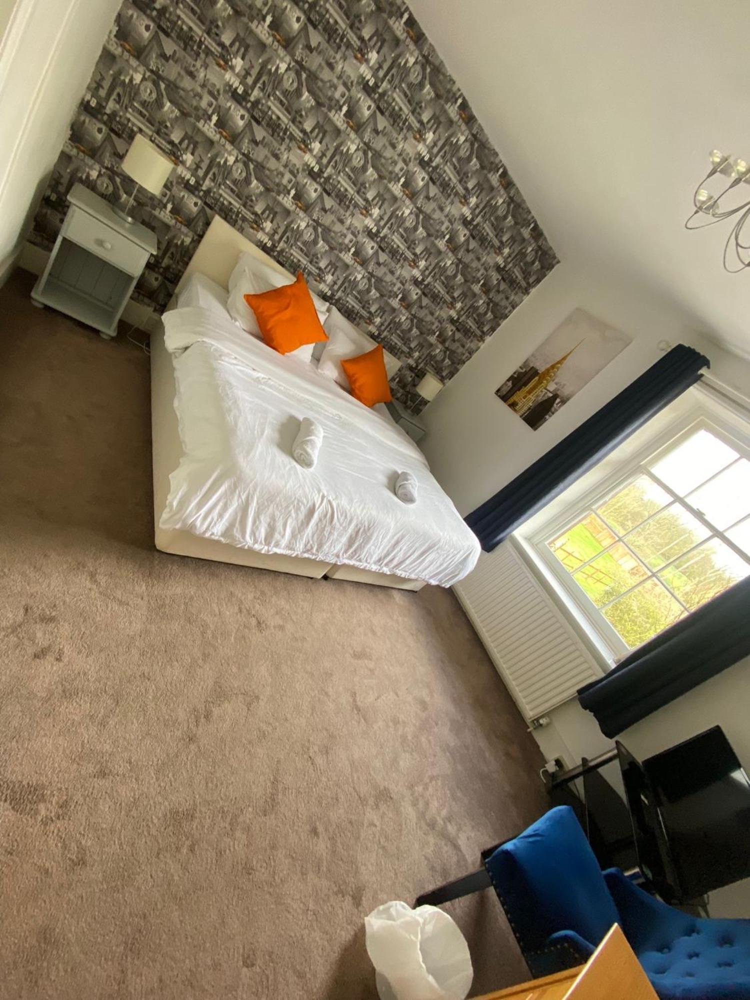 مبيت وإفطار Dinton  The Penruddocke Arms المظهر الخارجي الصورة