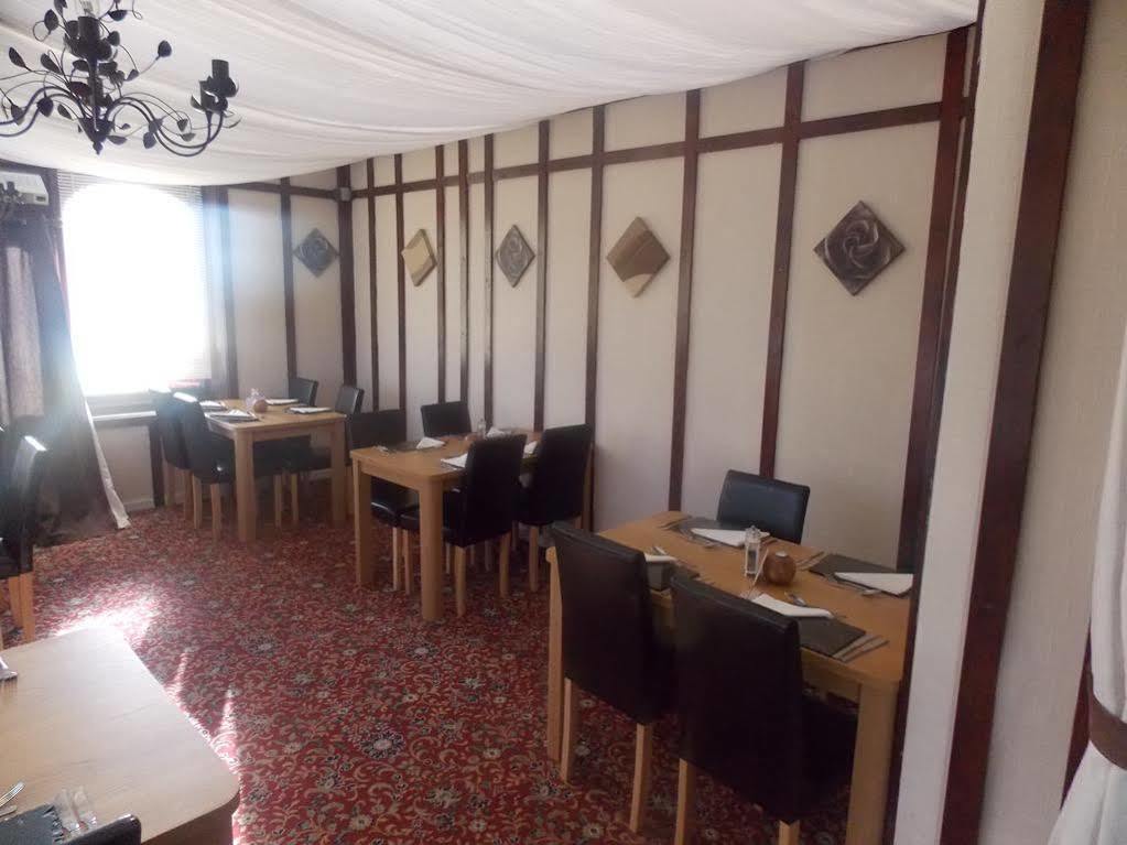 مبيت وإفطار Dinton  The Penruddocke Arms المظهر الخارجي الصورة