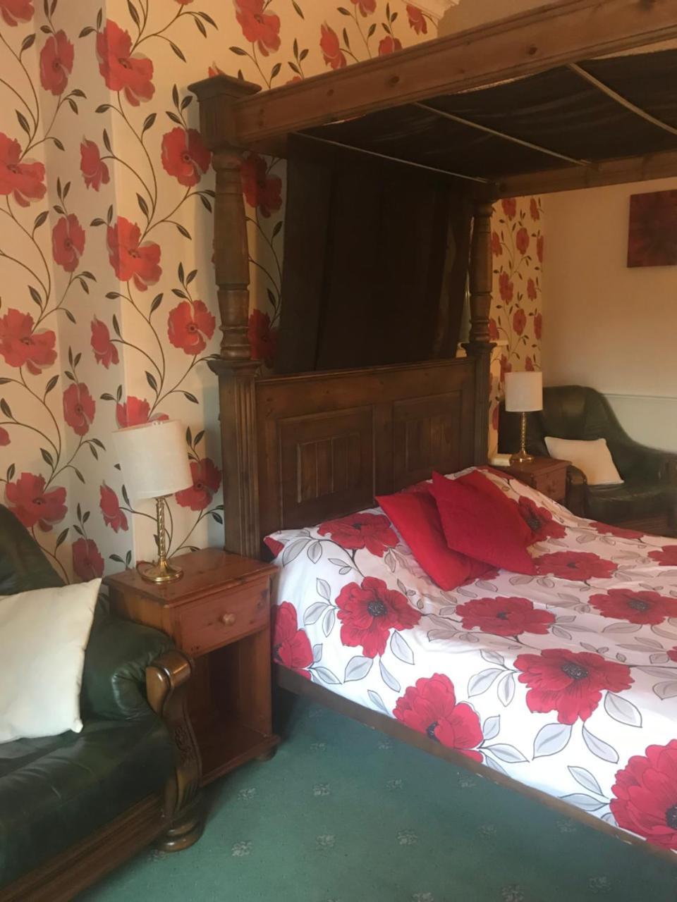 مبيت وإفطار Dinton  The Penruddocke Arms المظهر الخارجي الصورة