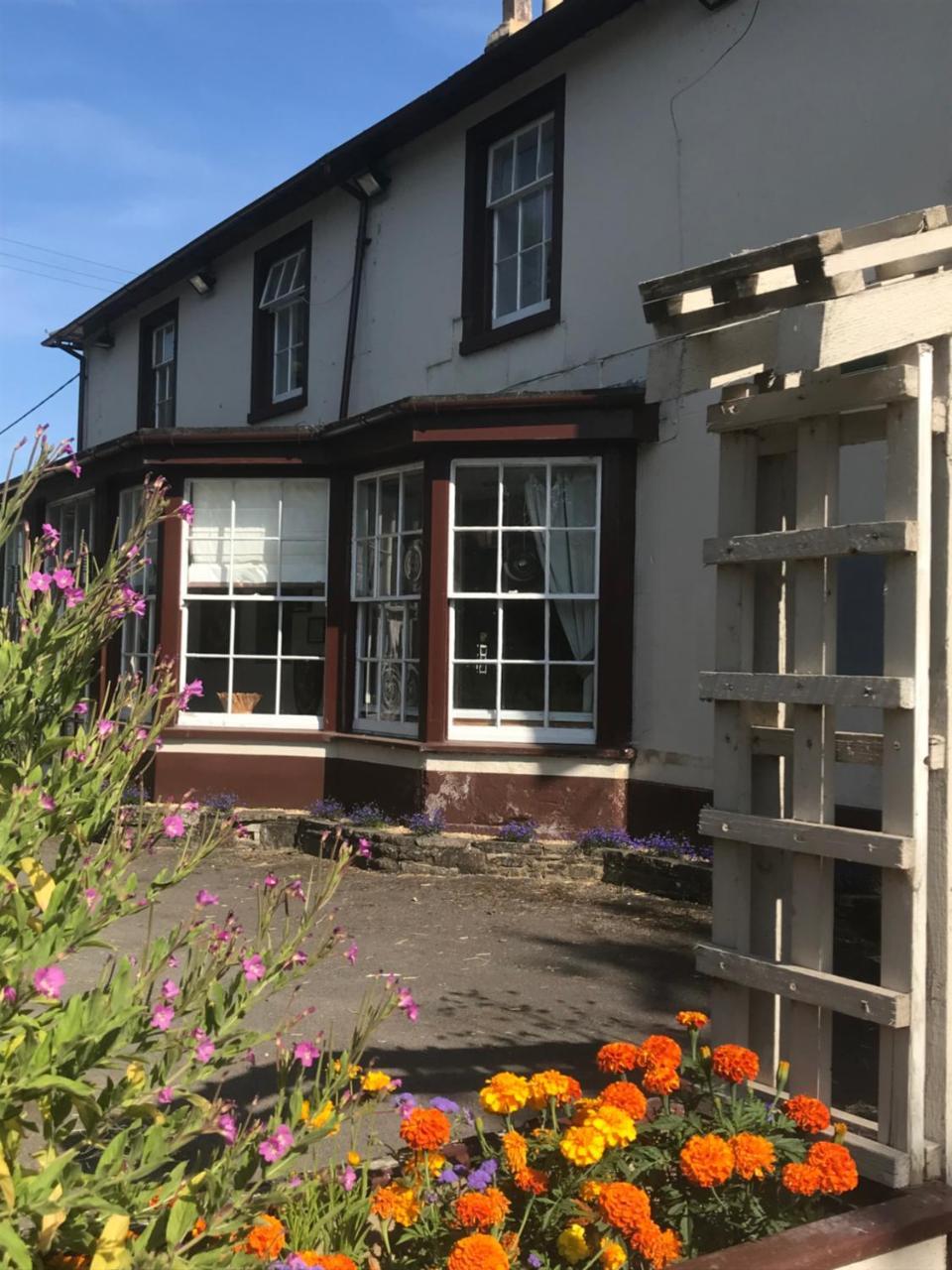 مبيت وإفطار Dinton  The Penruddocke Arms المظهر الخارجي الصورة